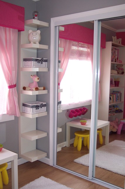 Фотография детской комнаты со встроенным шкафом