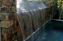 Дизайн бассейна с водопадом