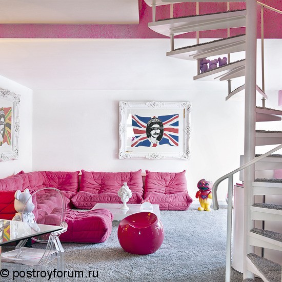 Розовый диван фото